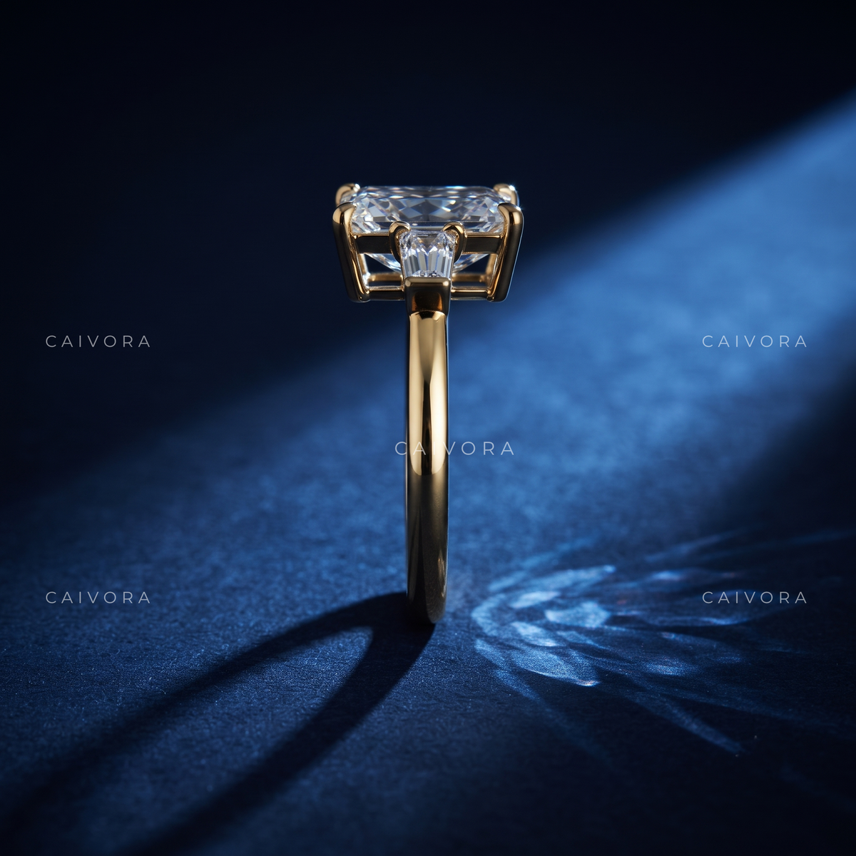 Luminous Structure with a Radiant Cut Center Diamond