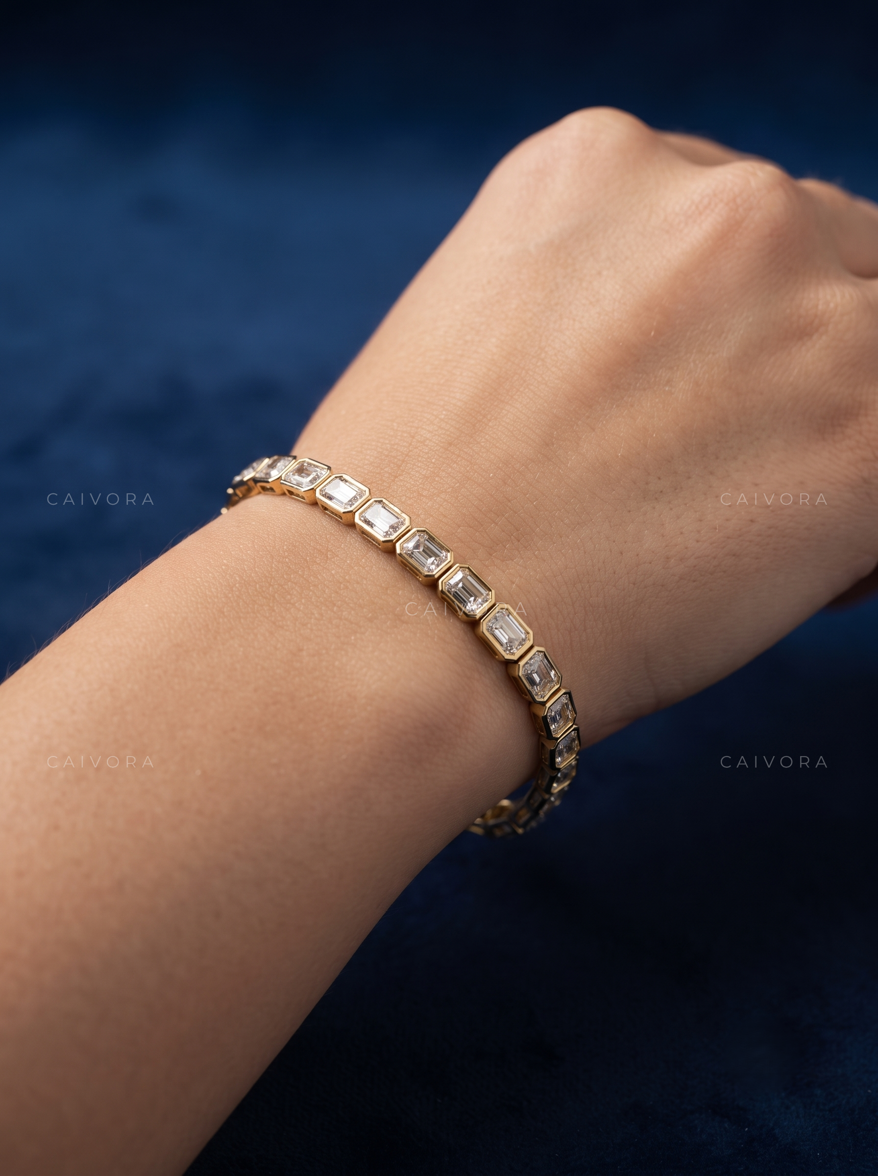 Sleek Emerald Bezel Tennis Bracelet