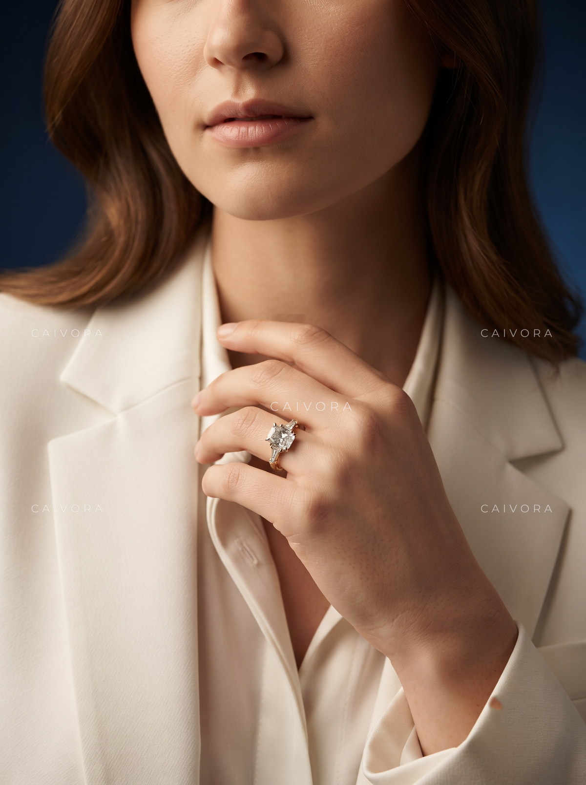 Luminous Structure with a Radiant Cut Center Diamond