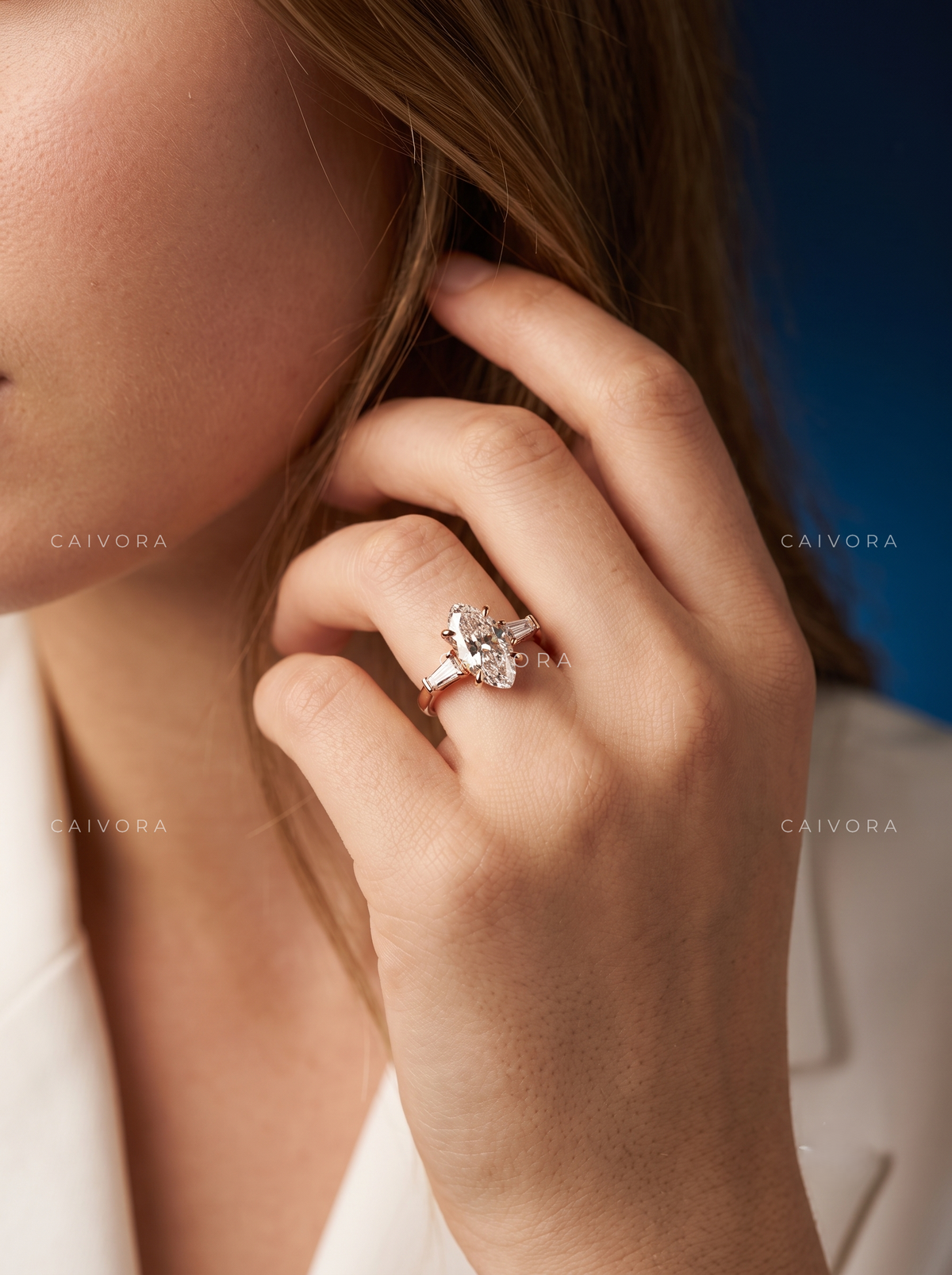 Distinctive Curves with a Moval Cut Center Diamond