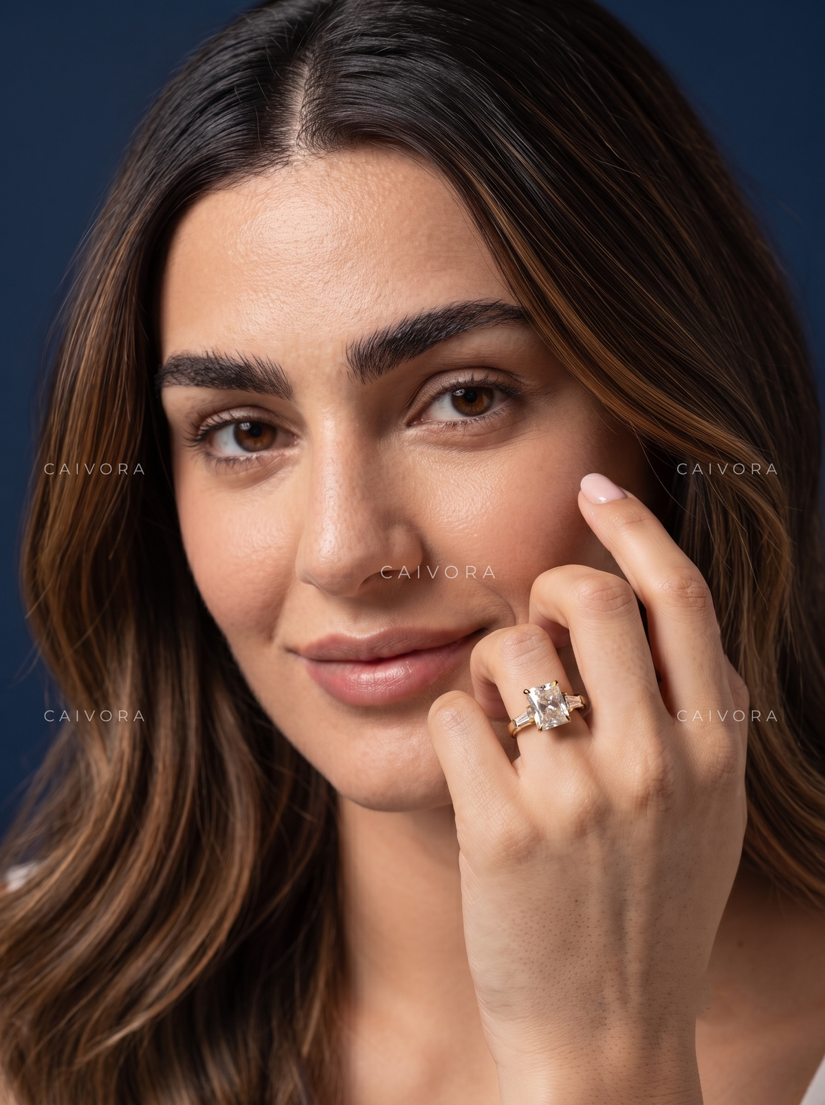 Luminous Structure with a Radiant Cut Center Diamond