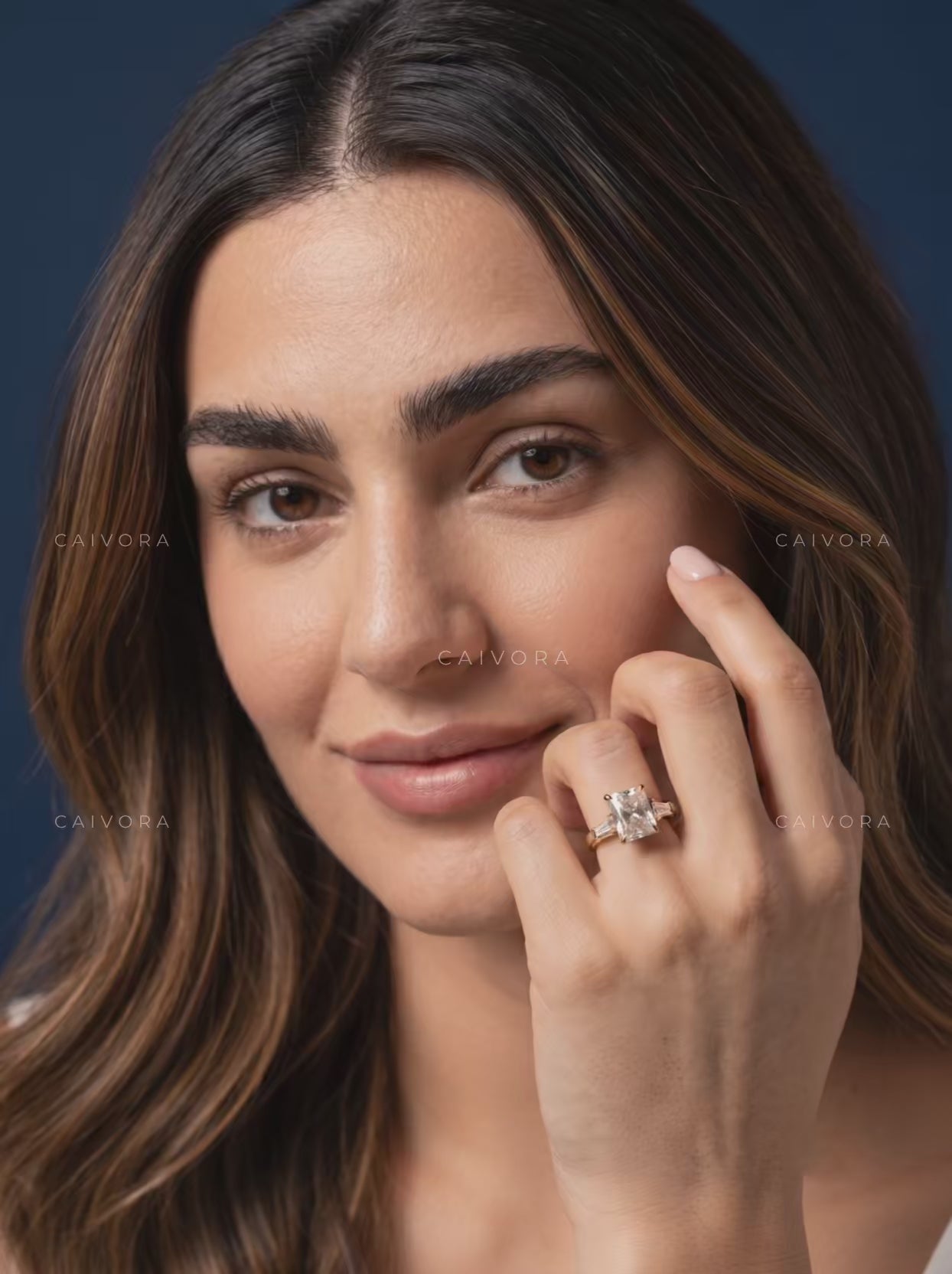 Luminous Structure with a Radiant Cut Center Diamond